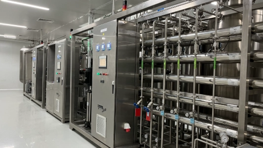 Système de production d'eau purifiée dans l'industrie pharmaceutique