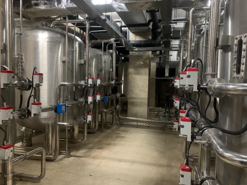 laboratoires cliniques et pharmacies