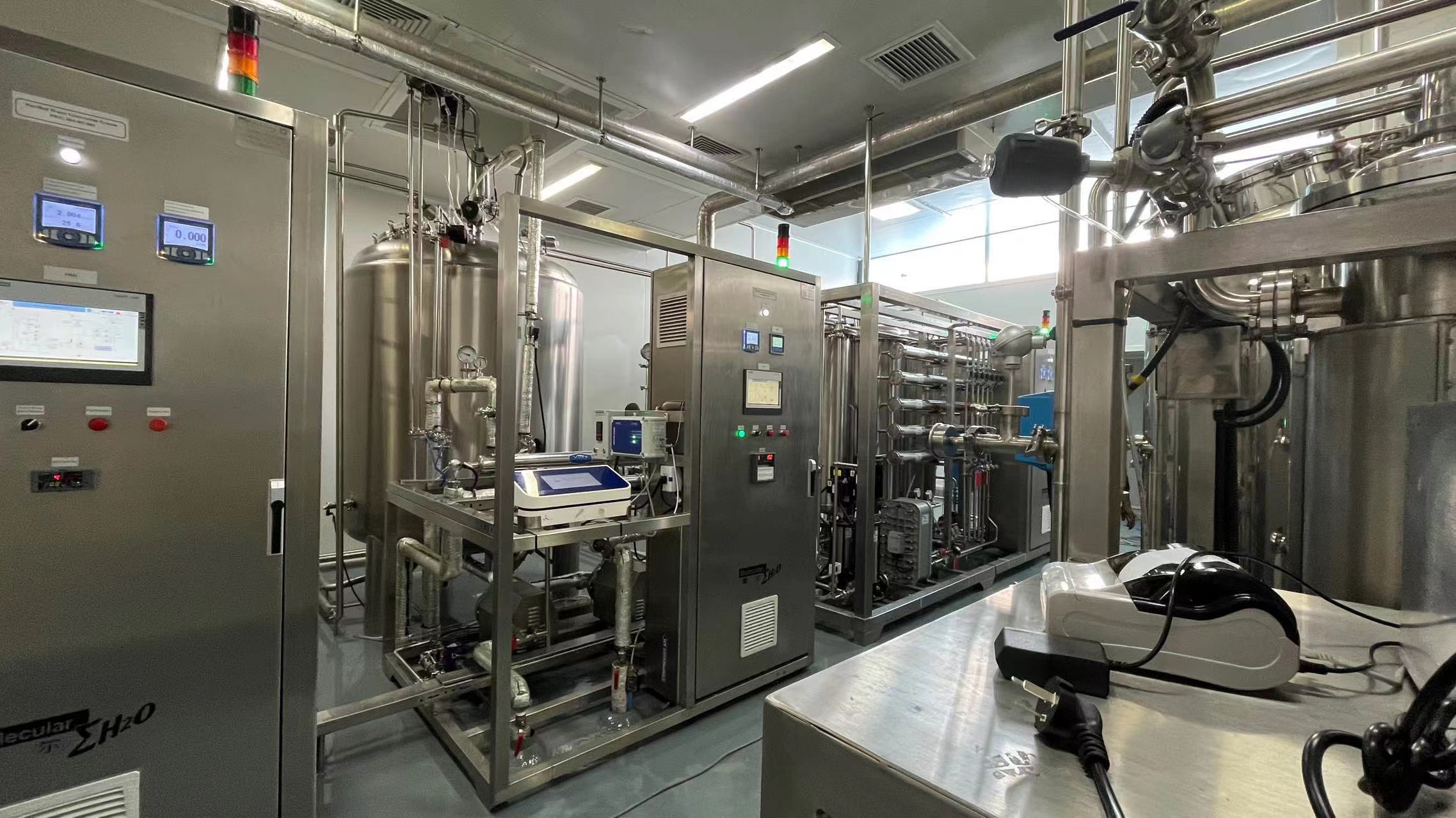 Medical and pharmaceutical water system